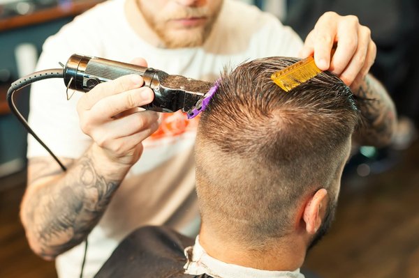Comment réaliser une coupe dégradée pour homme ?