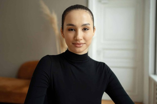 Techniques pour porter des pantalons évasés avec des talons pour allonger la silhouette