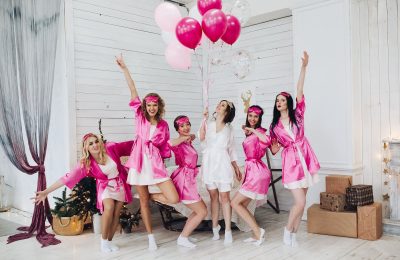 Préparation d’une fête d’enterrement de vie de jeune fille